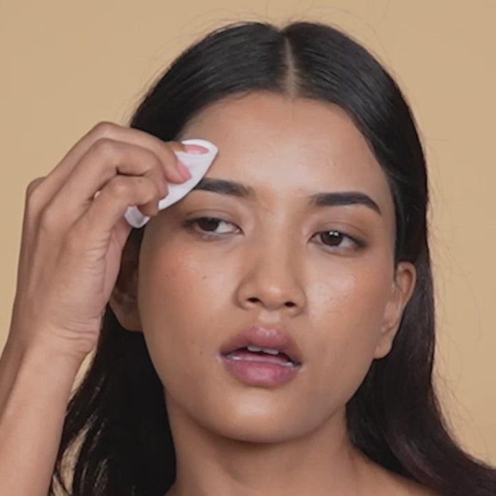 Applying Eyebrow Stain Remover 